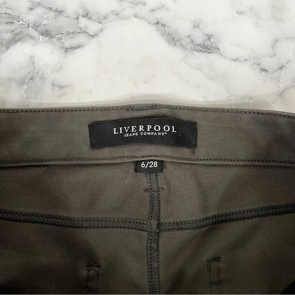 Stitchfix Liverpool olive green button front ponte knit skinny pants size 6